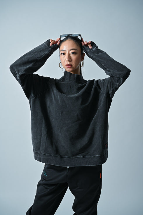 【ストレッチデニム風】アスレジャー ハイネックスウェット【ストーンウォッシュ】